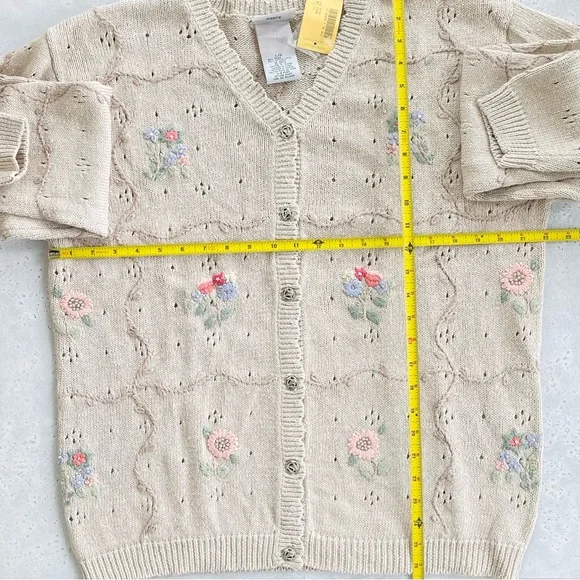 NWT Vintage Northern Reflections Tan Knit Embroidered Pastel Flowers Cardigan L - Picture 5 of 6